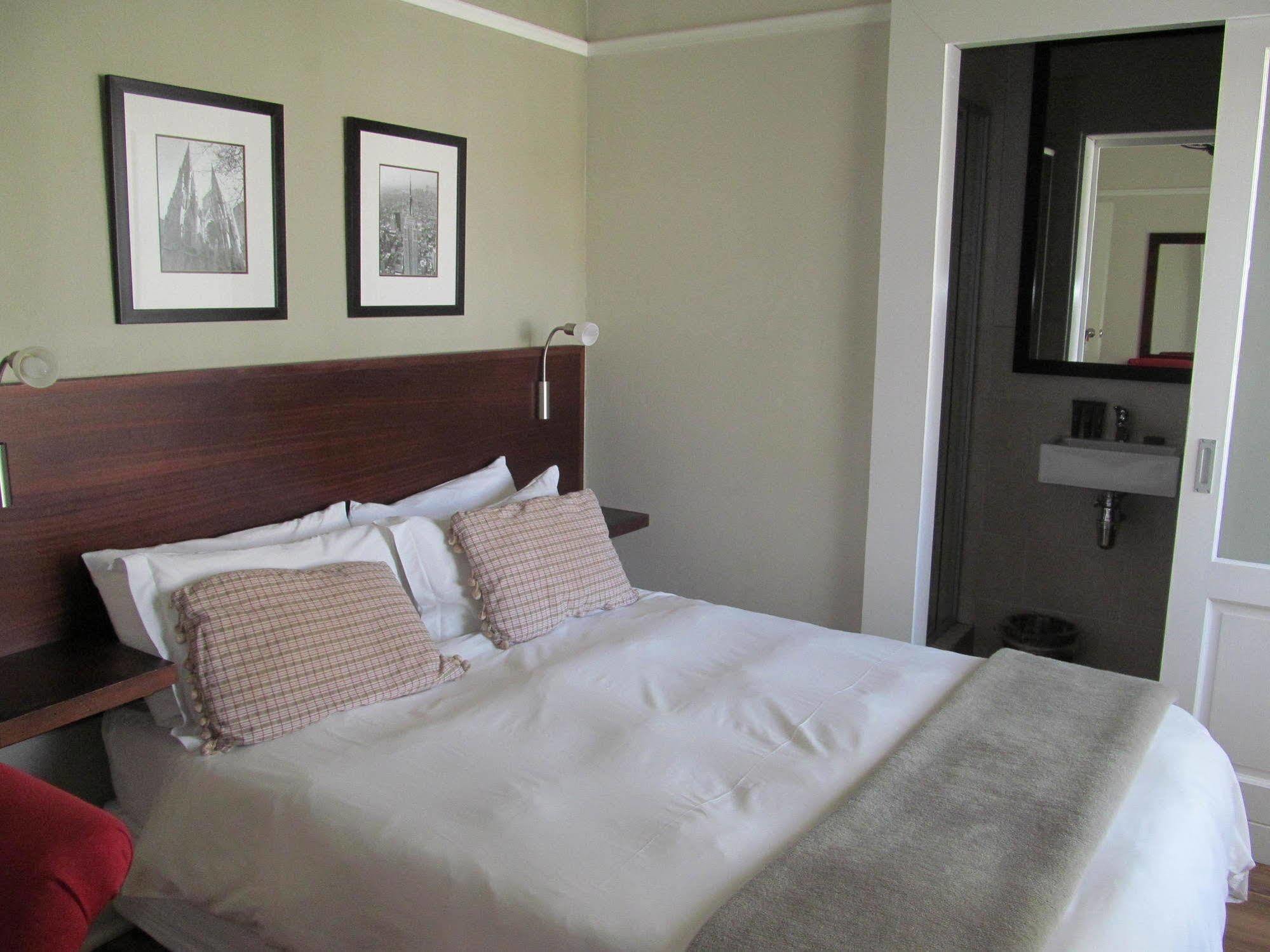 The Vic Hotel Port Elizabeth Exterior photo